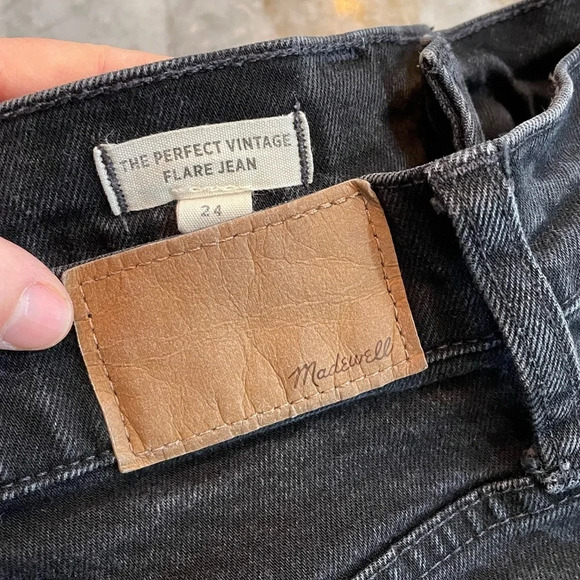 Madewell The Perfect Vintage Flare Jean in Sherborn Wash - Picture 4 of 12